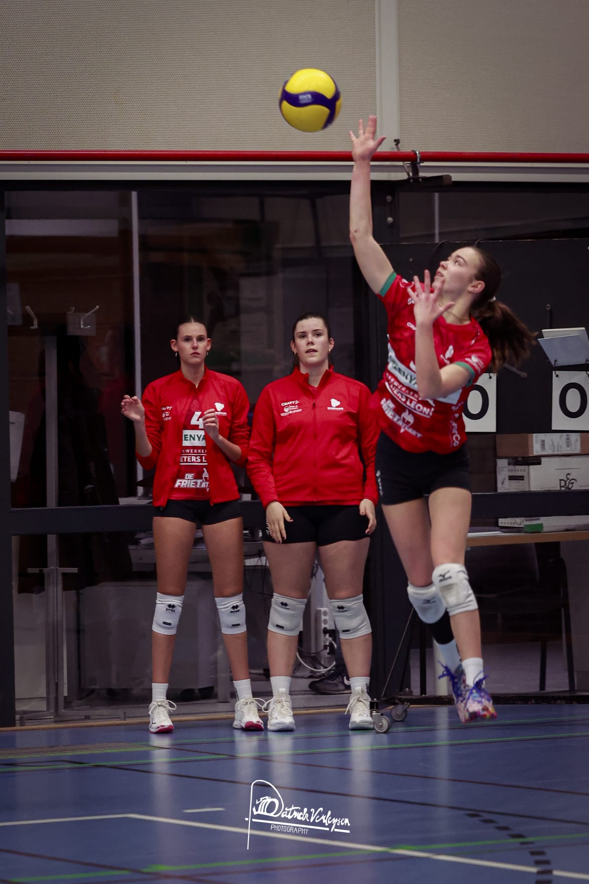 Fien serving for VC Greenyard Maaseik